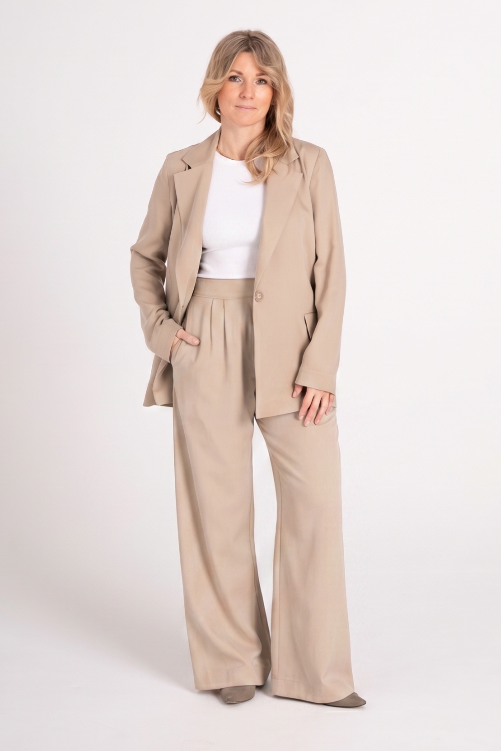 Szerokie SPODNIE CARTER z tencelu, krótsze - beż