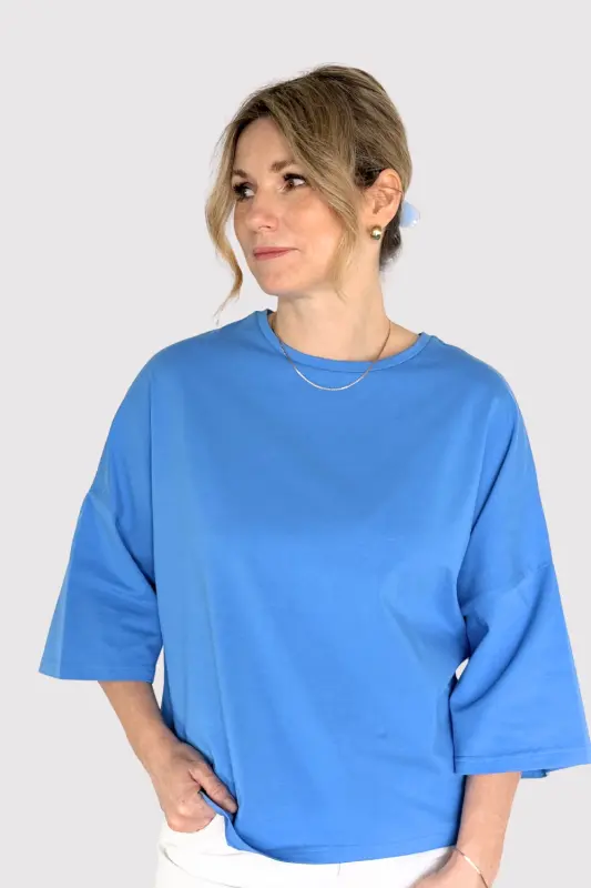Pudełkowy T-SHIRT AERIS - niebieski