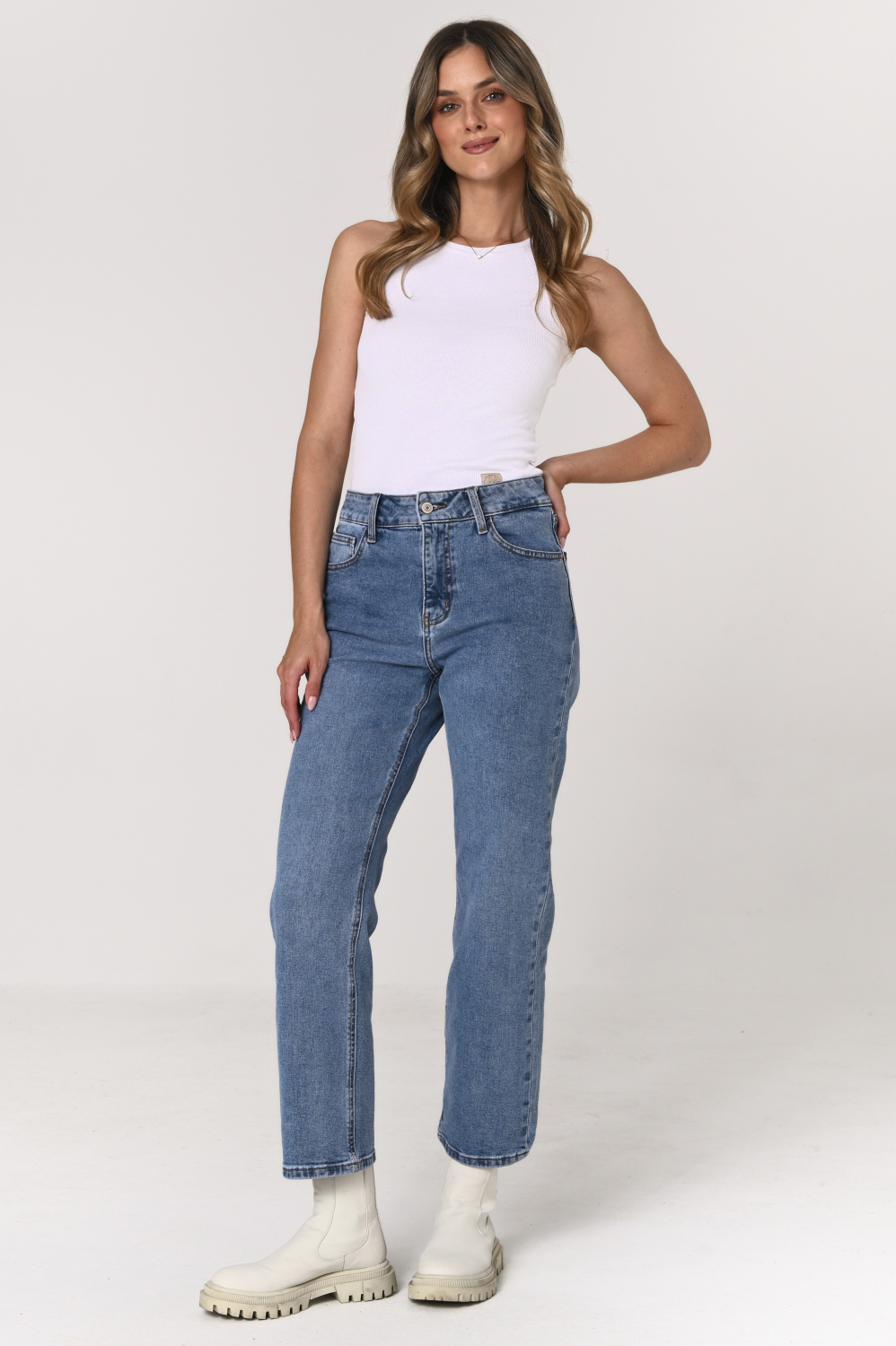 Jeansy SARA straight leg z wysokim stanem – niebieskie