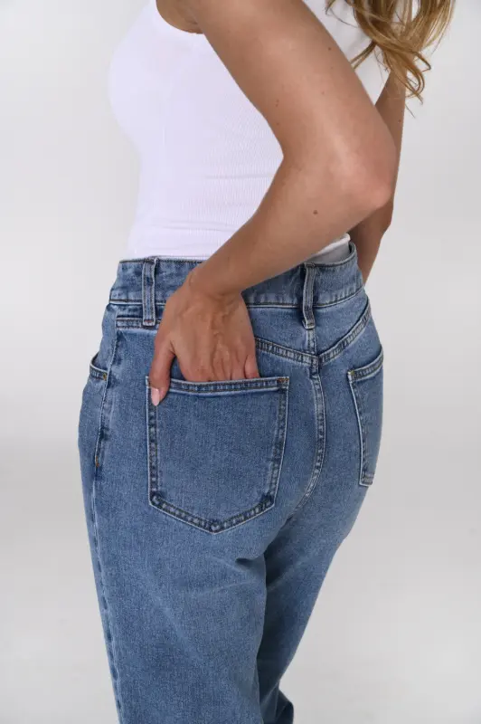 Jeansy SARA straight leg z wysokim stanem – niebieskie