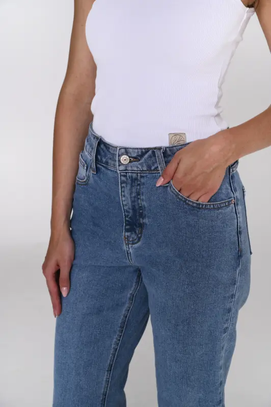 Jeansy SARA straight leg z wysokim stanem – niebieskie