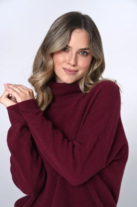 Sweter ELLA z golfem z wełny merino – bordo