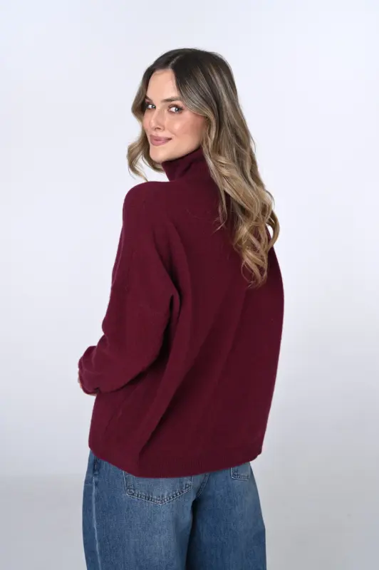 Sweter ELLA z golfem z wełny merino – bordo