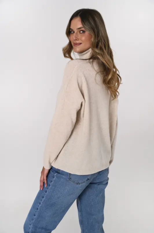 Sweter ELLA z golfem z wełny merino – beż