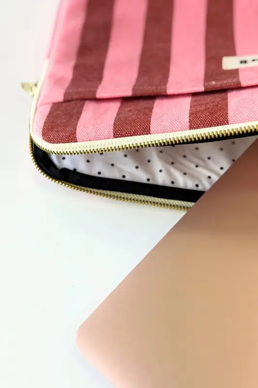 Pokrowiec na laptopa 13”/14” w paski ceglano - różowe